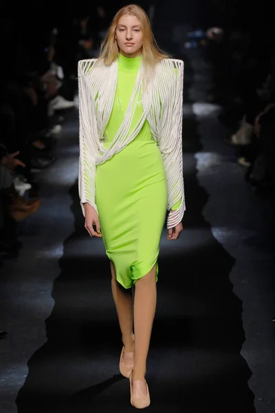 Look 17